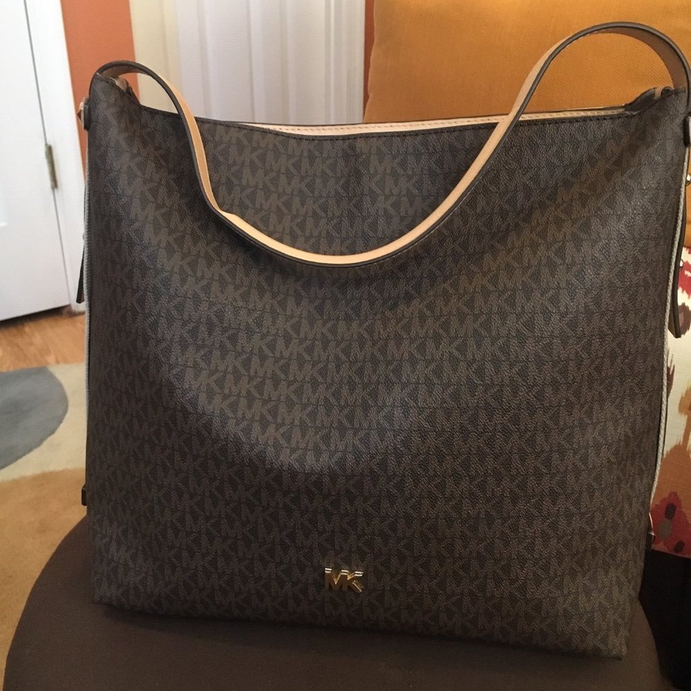 MICHAEL KORS LARGE COATED CANVAS HOBO - BROWN